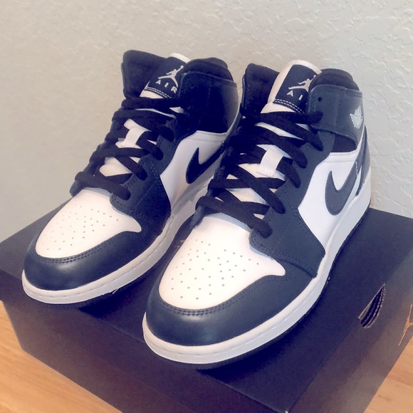 🖤🤍NIKE AIR JORDAN 1 MID GS SNEAKERS🤍🖤 - Picture 8 of 11